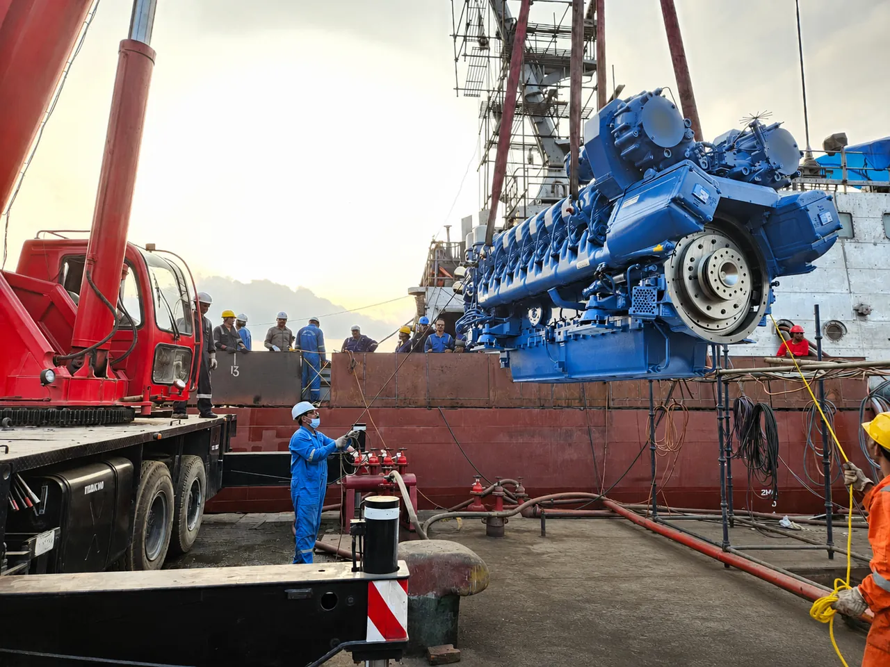 New main engine being lowered aboard INS Kalpeni.
