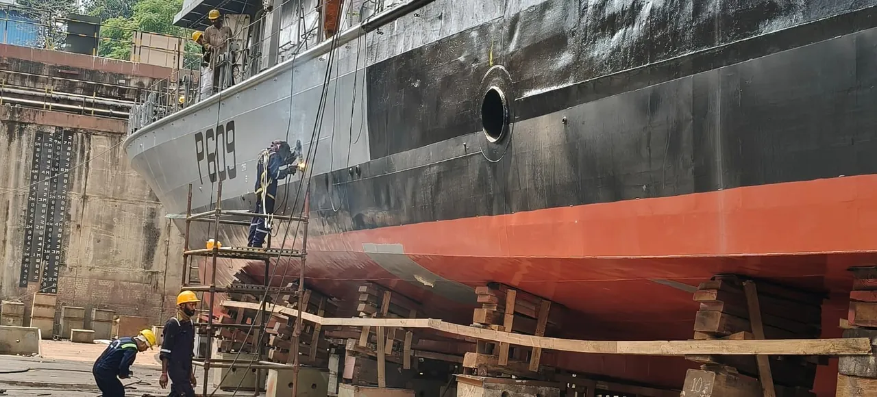 Hull work during the SCGS Zoroaster short refit at GRSE.