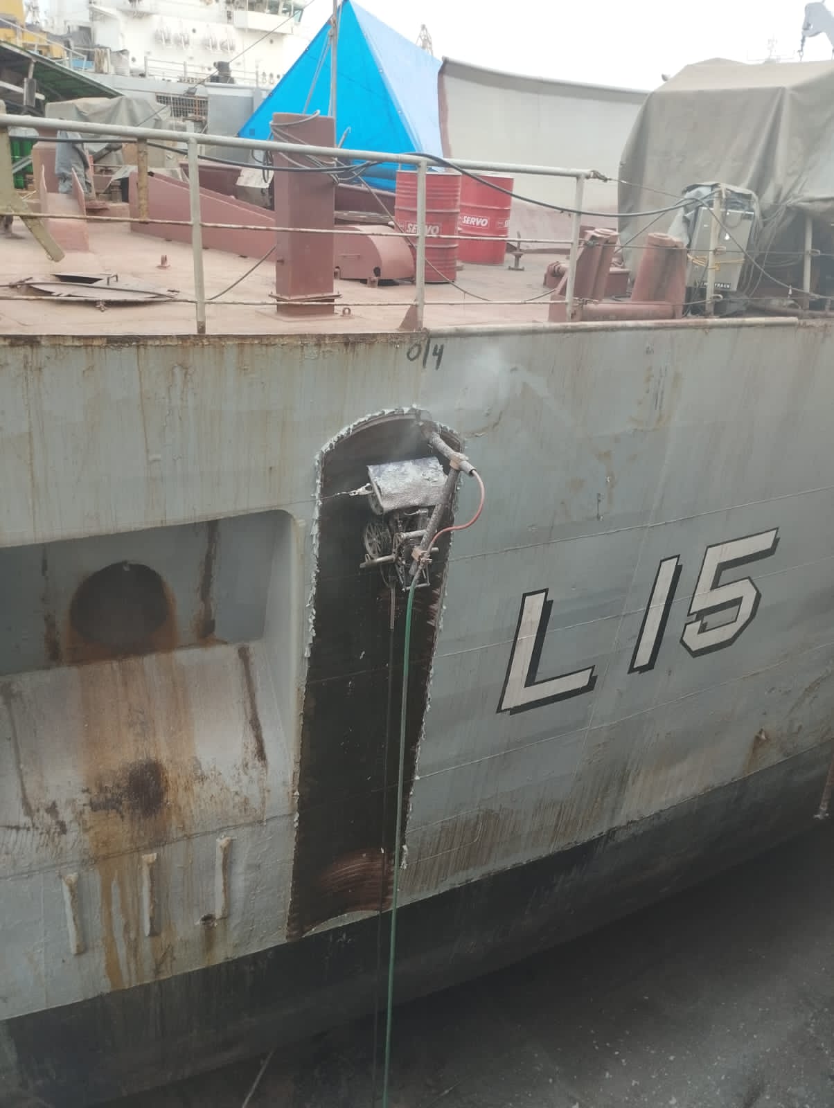 Robotic blasting on a vessel hull — view 4