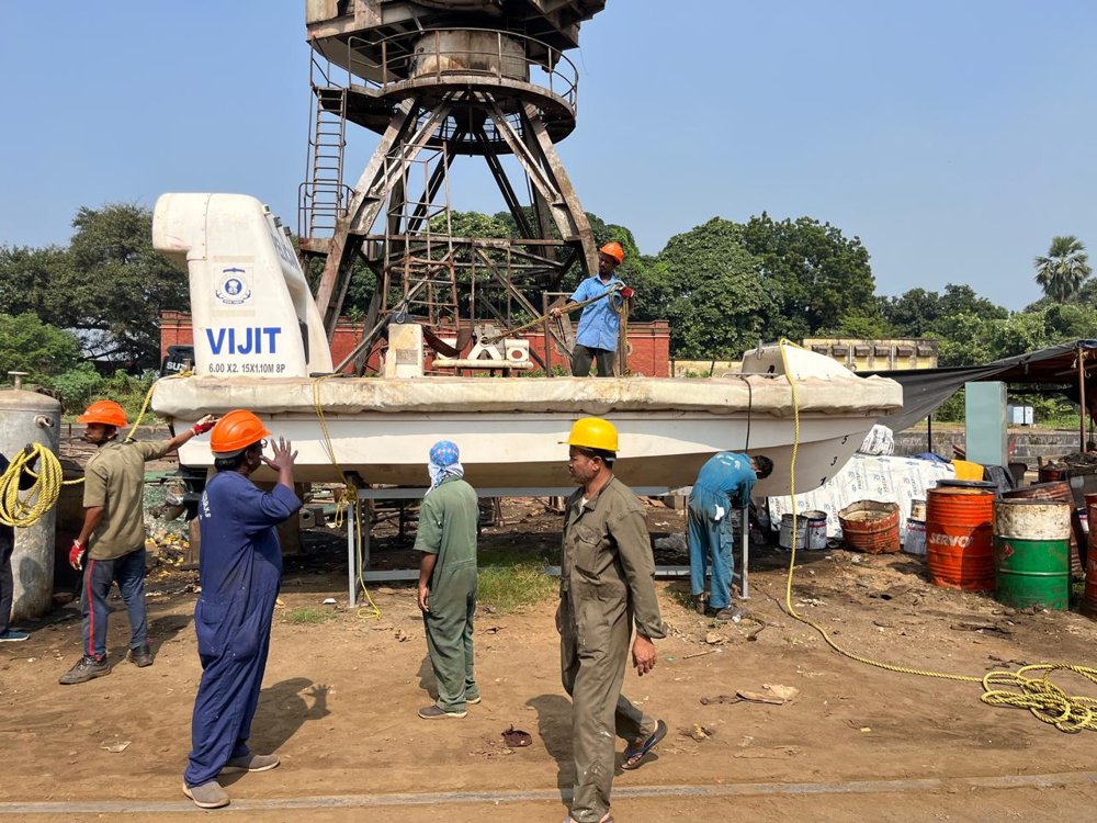 ICGS Vijit — ship boat work