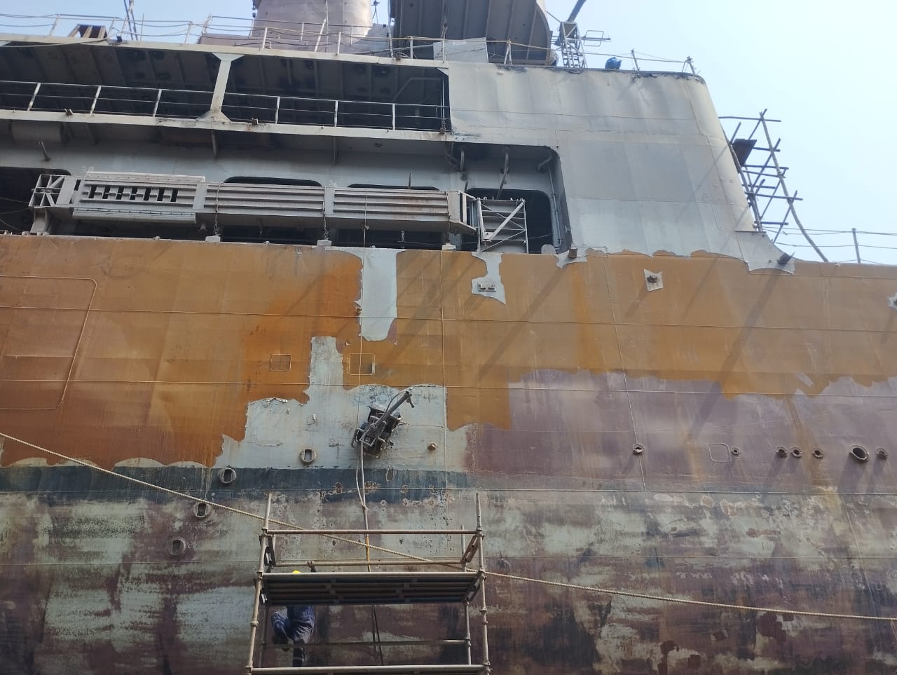 Robotic blasting on a vessel hull — view 2